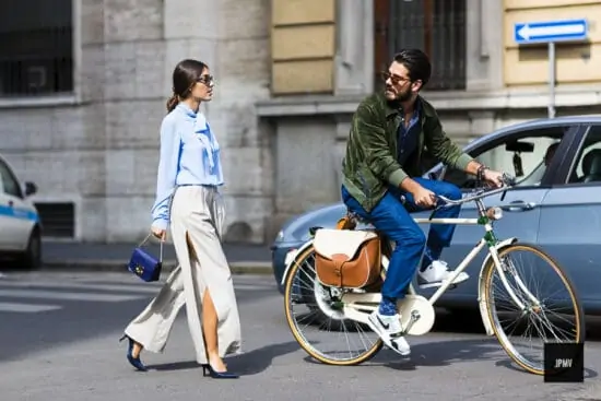 Patricia Manfield & haar partner Giotto Calendoli op de fiets