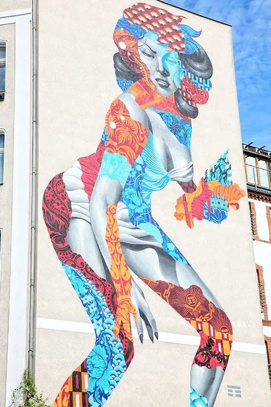 Berlijn - Street Art - Friedrichshain Babe - via AGMJ