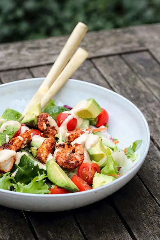 Pittige garnalensalade met avocado, komkommer en kerstomaat - recept - door Laurens M - via AGMJ - Sb